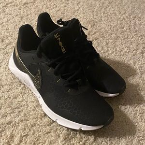 Nike legend essential 2 shoes